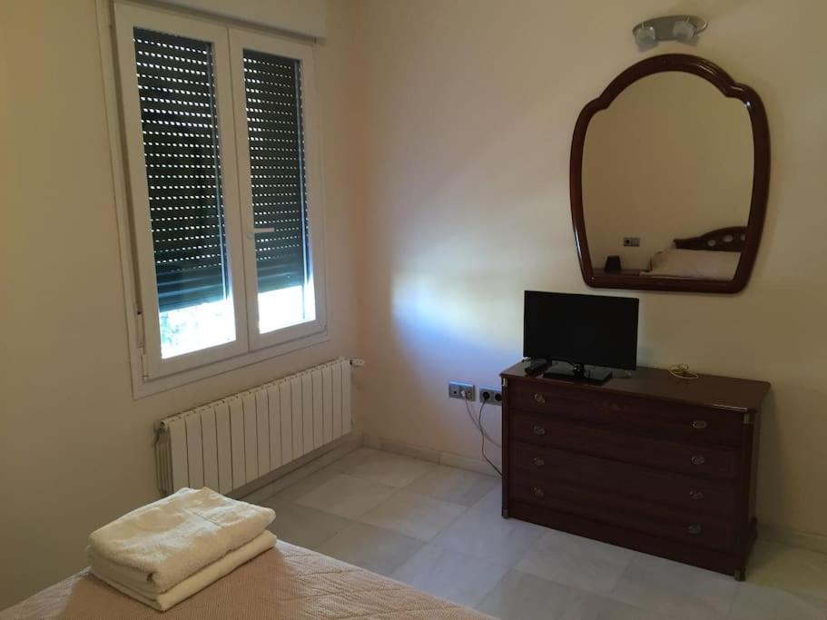 Apartamento Amplio Piso En Nervion, Excelente Zona De La Ciudad. Sevilla Exterior foto